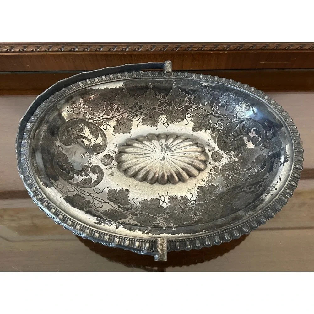 1865 Meriden Britanic Co‎ Silverplate Floral Bridal Fruit Basket Bowl Handle